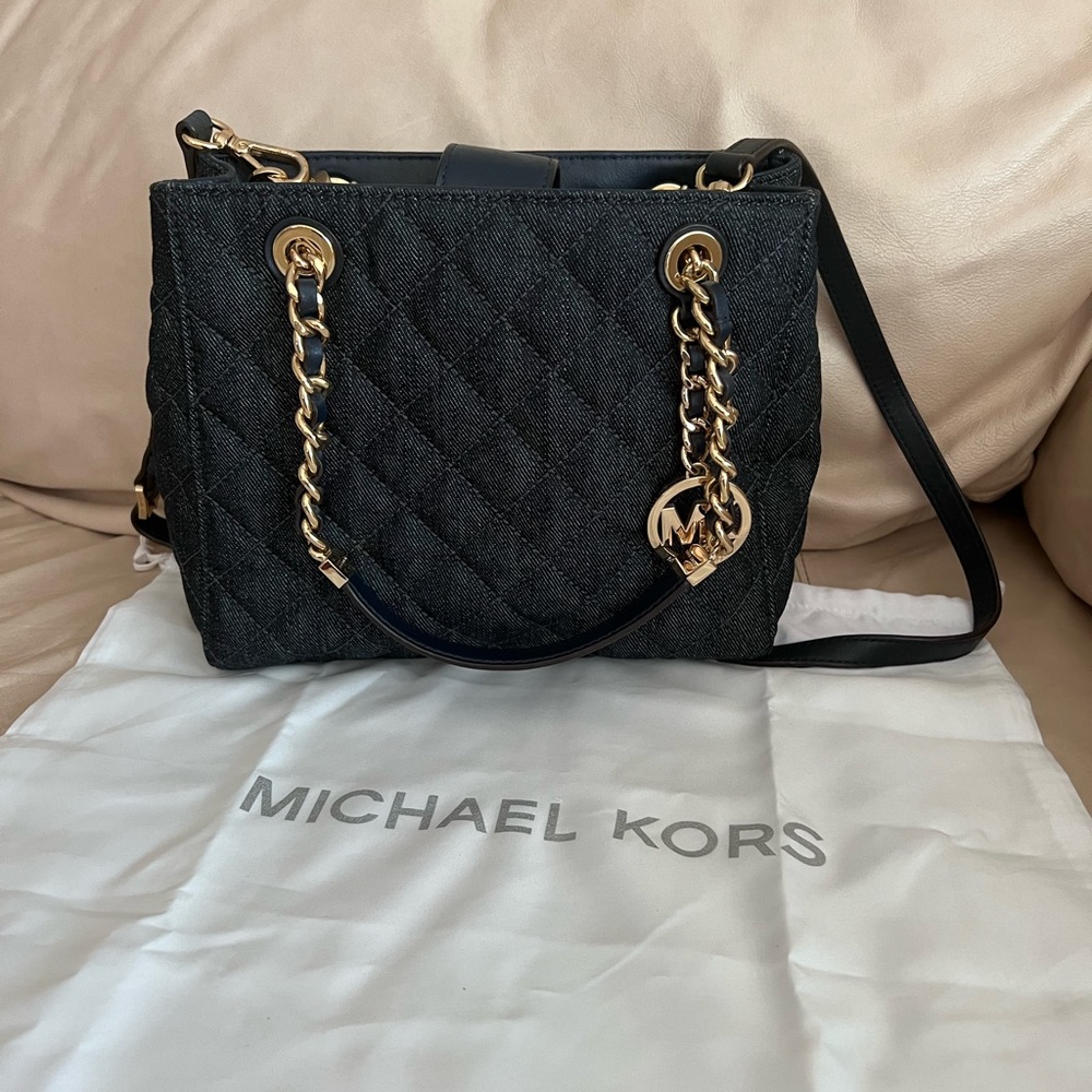 🔴SOLD🔴Small Michael Kors satchel